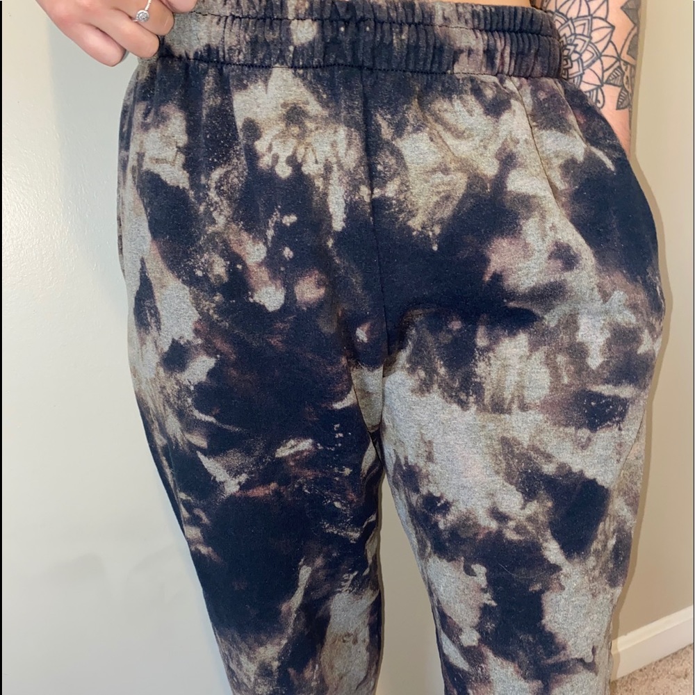 Bleach Dyed Cuffed Sweat Pants